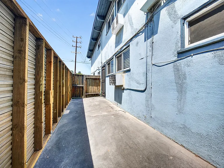 9025 National Blvd — Photo 31
