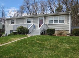 40 Pecousic St, Springfield, MA 01108