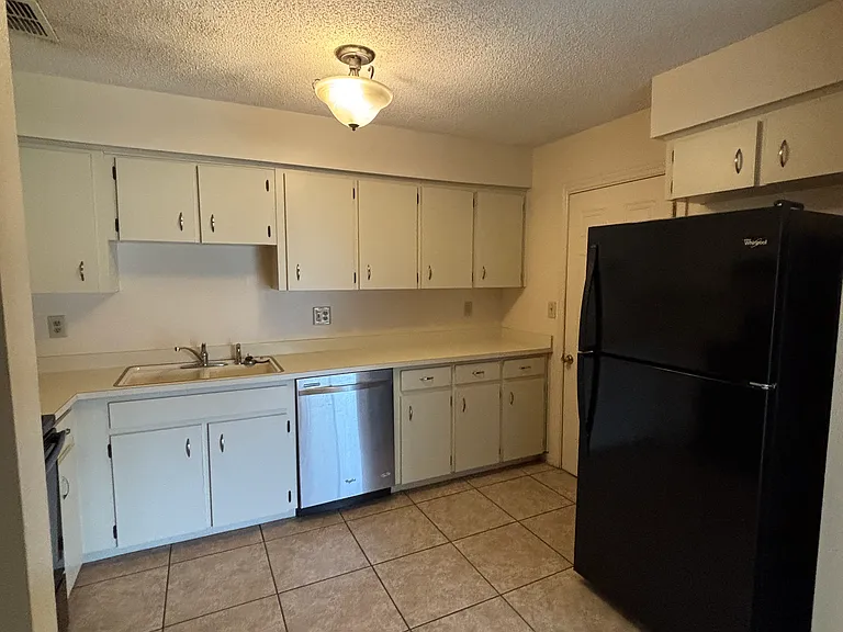 1140 Dosseywood Ln #1 — Photo 5