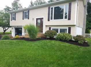 112 Rapple Dr, Colonie, NY 12205