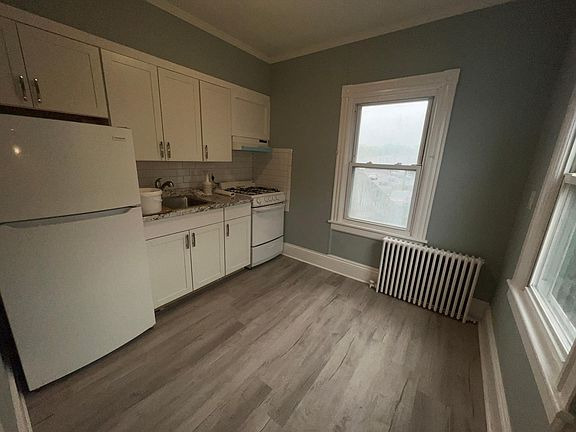 2nd image of 25 John St