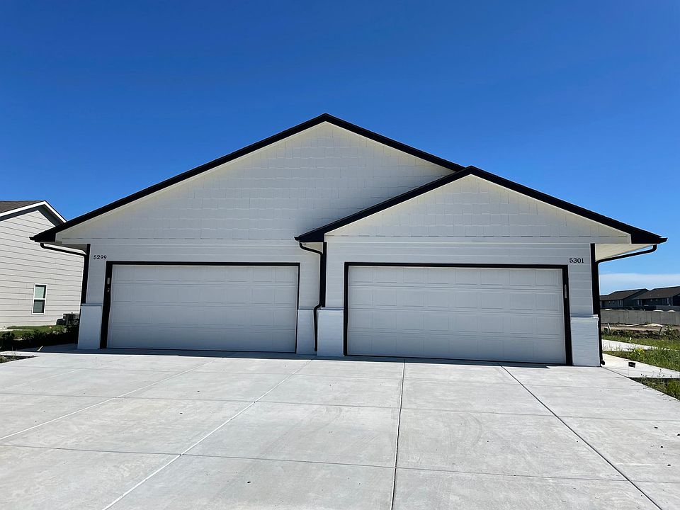 Towne home, both side for rent.