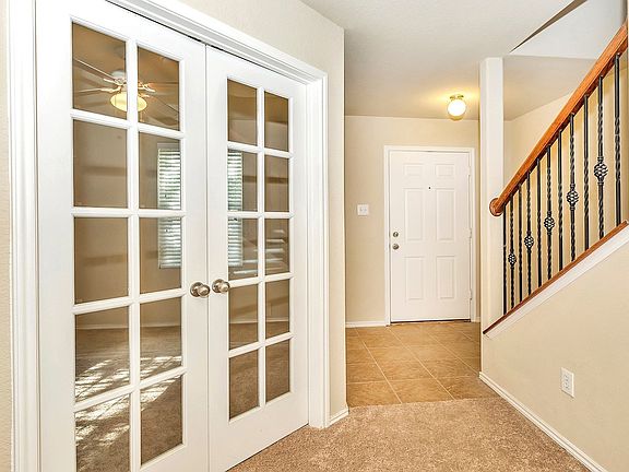 3rd image of 513 Eisenhower Ln