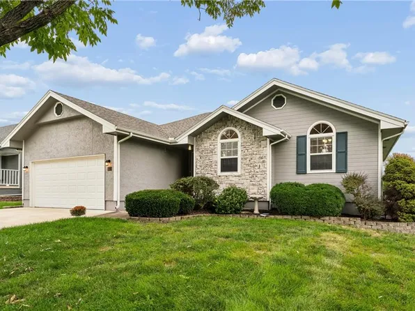 809 NE Aaron Dr, Lees Summit, MO 64086