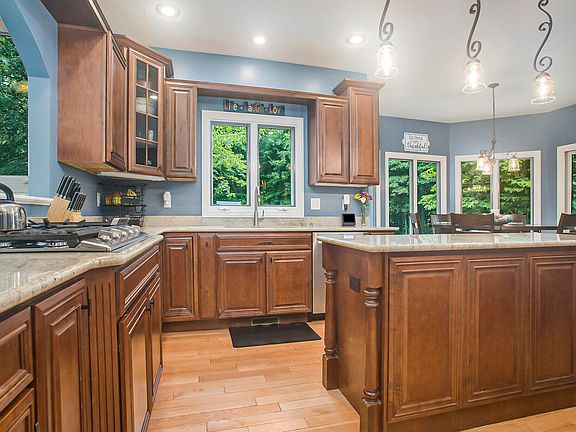 5th image of 6411 Woodrose Way