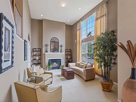3rd image of 10 Blueberry Ridge Dr