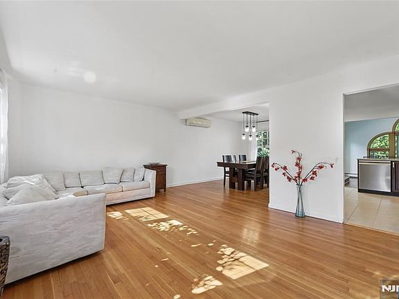 5th image of 16-03 Radburn Road