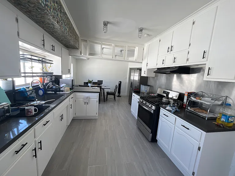 1101 W Vernon Ave #V3 — Photo 9