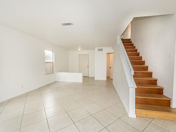 5th image of 11360 Elm Ave