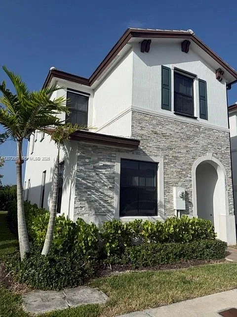 3 bed, 2.5 bath, 1587 sqft, $2,750 — Photo 2