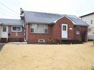 3 Narcissus Dr, Wallington, NJ 07057