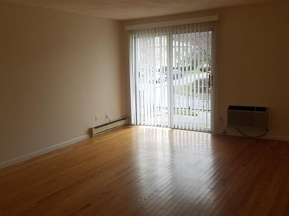 4th image of 55 Elmwood Park APT 19