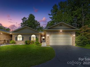 933 Kanuga Rd, Hendersonville, NC 28739