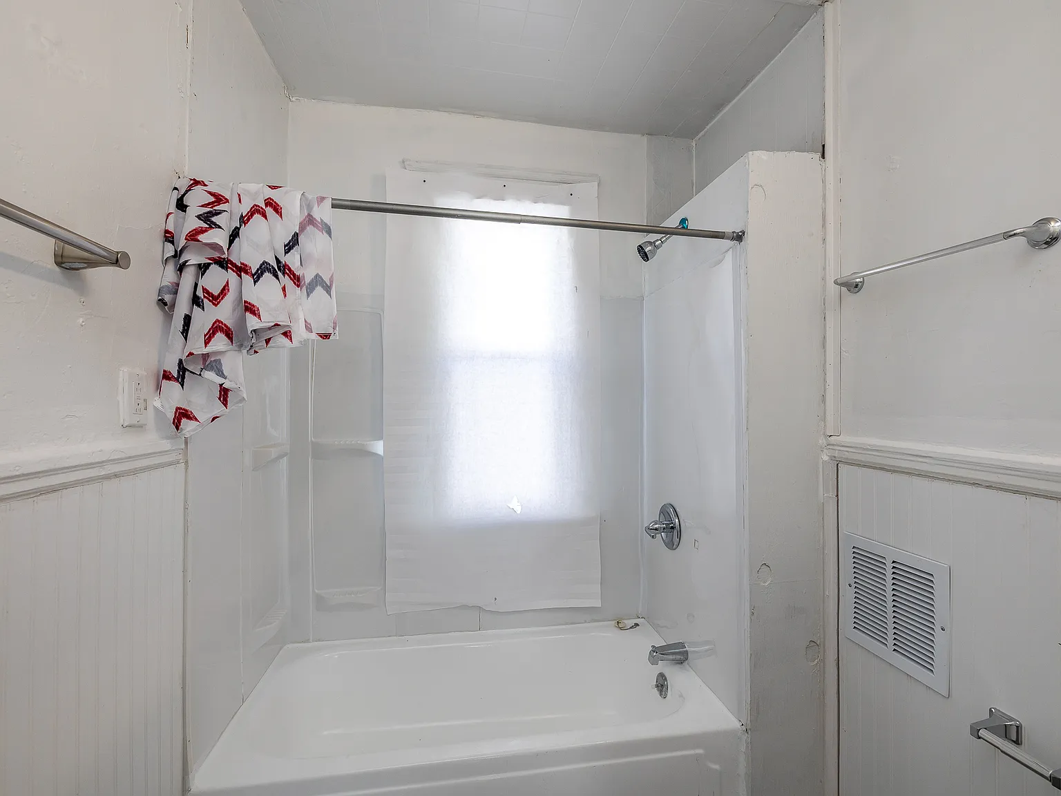10117 Hampden Ave — Photo 2