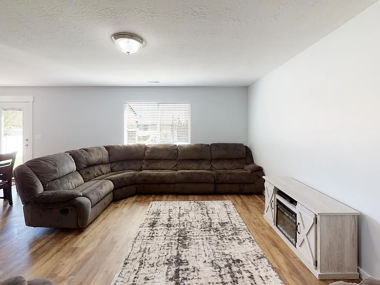 531 S Willow Xing — Photo 29