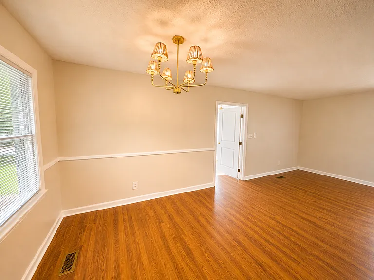 1506 Swainey Ave — Photo 6