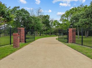 1252 Briar Creek Dr, Friendswood, TX 77546