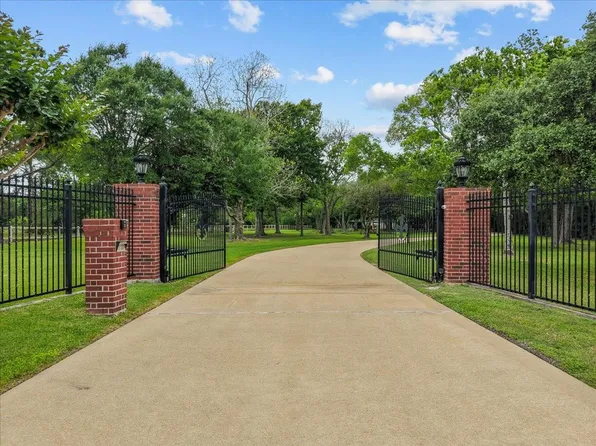 1252 Briar Creek Dr, Friendswood, TX 77546