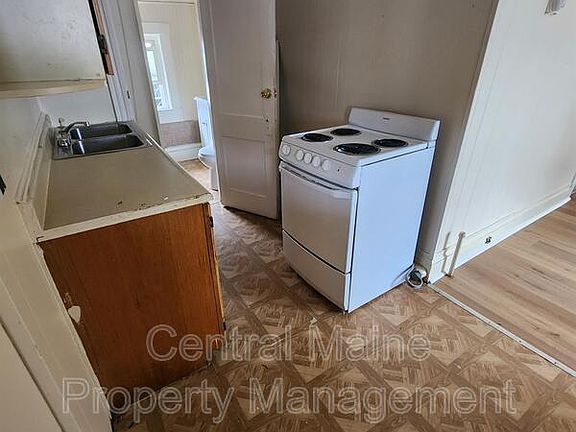 3rd image of 119 Horton St #3