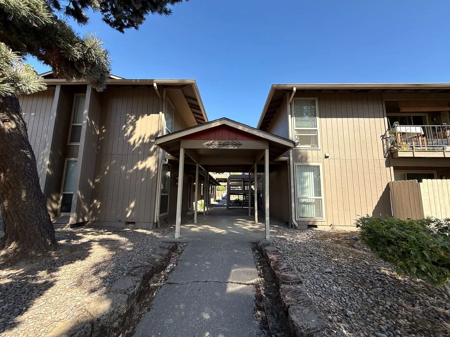 1 bed, 1.0 bath, 631 sqft, $1,175 — Photo 2