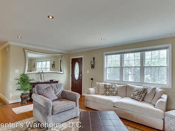 4th image of 5906 Arlington Blvd