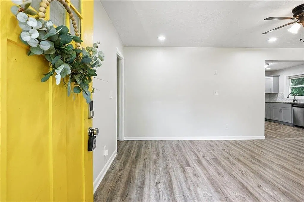 3 bed, 2.0 bath, 1000 sqft, $1,950 — Photo 3