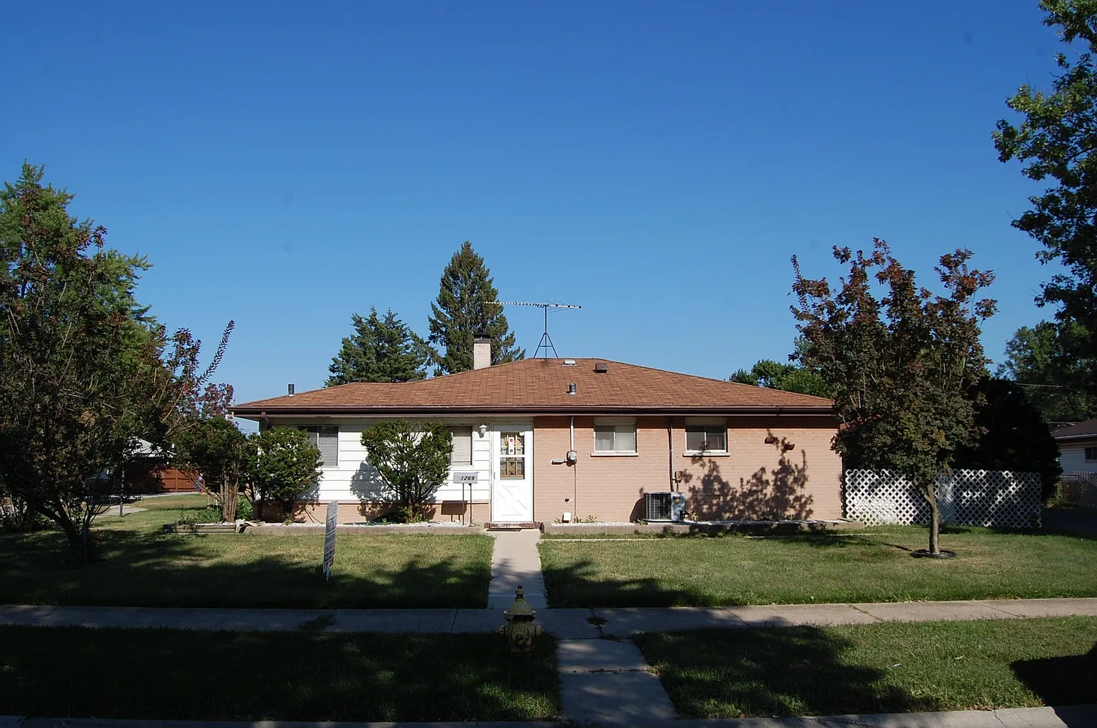 1269 Balmoral Ave photo 1