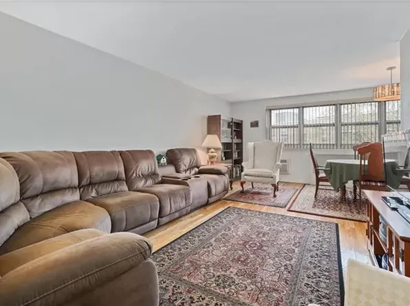 8808 151st Ave APT 6J, Queens, NY 11414