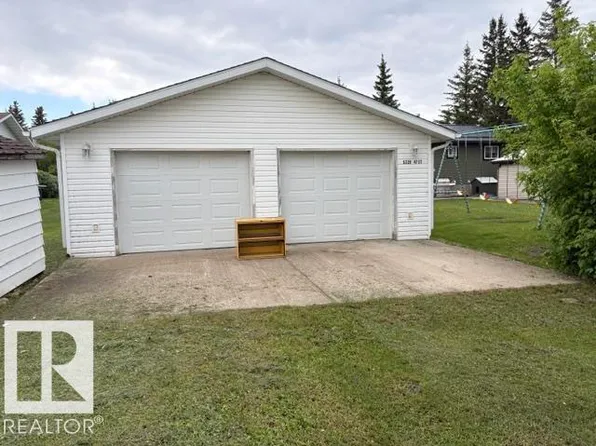 5227 47th St, Mannville, AB T0B 2W0