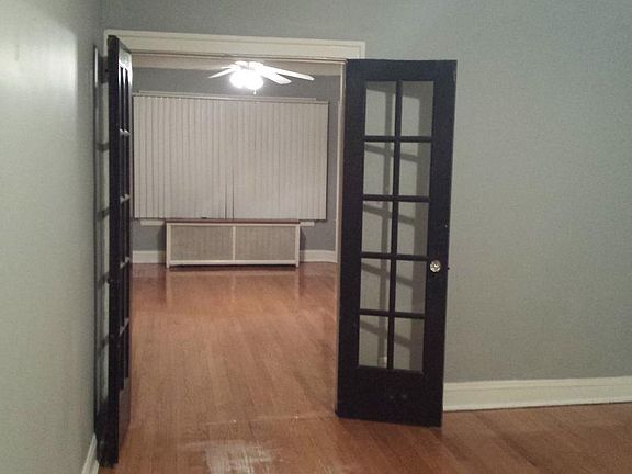 3rd image of 8828 S Blackstone Ave #3