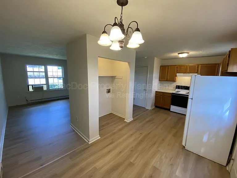 624 Highview Ct — Photo 6