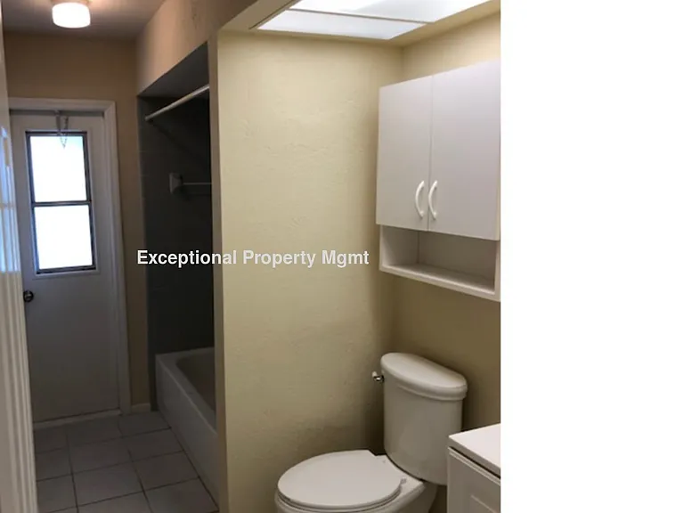 1715 SE 6th Ln — Photo 17
