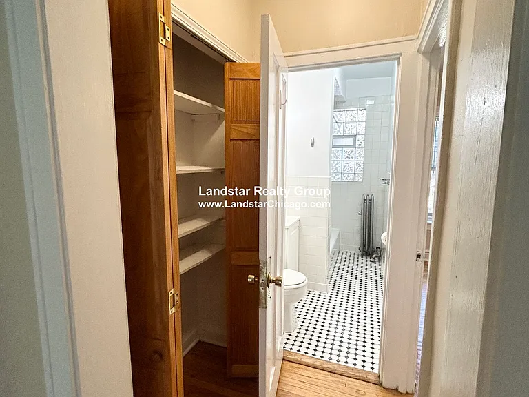 910 Reba Pl #2N — Photo 4
