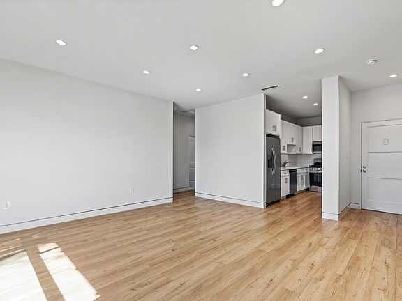 3rd image of 7223 Willoughby Ave APT 217
