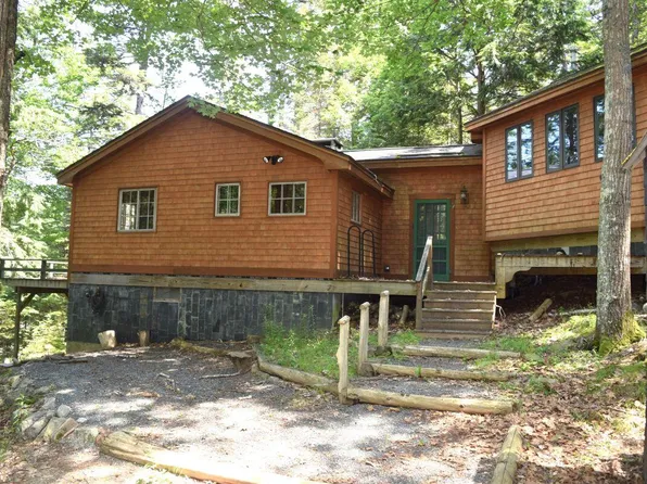 16 Rachels Path, Brooksville, ME 04617