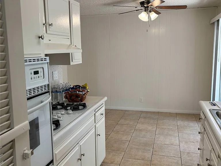 16578 Montego Way — Photo 6