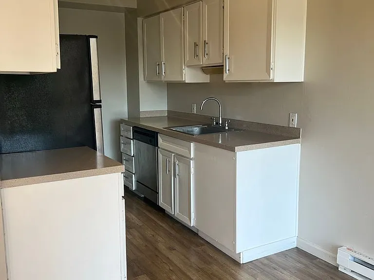 2020 Building — Photo 28