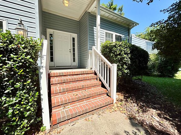 3rd image of 1810 Parkview Ave