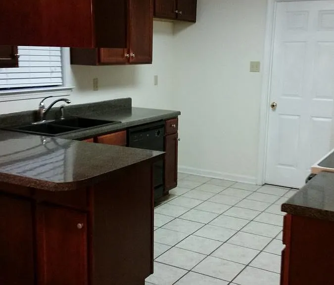 512 Bedlington Dr — Photo 2