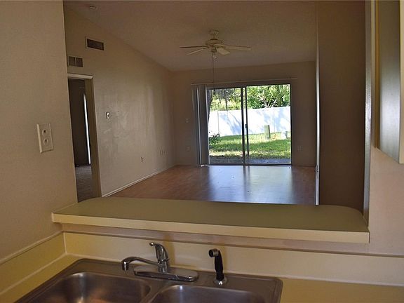 3rd image of 3198 Cloverplace Dr