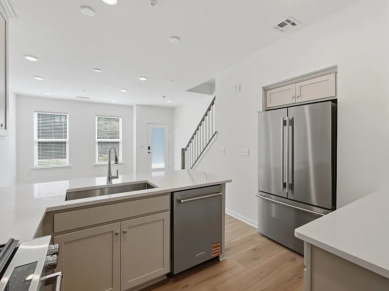 400 Willow Ave #409 — Photo 11
