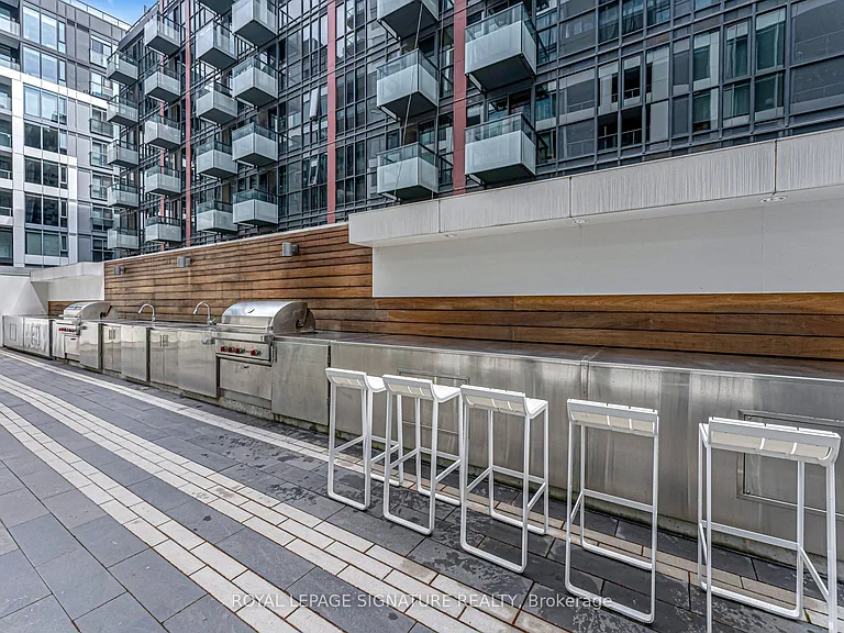 27 Bathurst St #519 — Photo 23