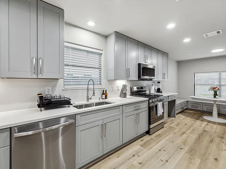 5615 Cerritos Dr — Photo 11