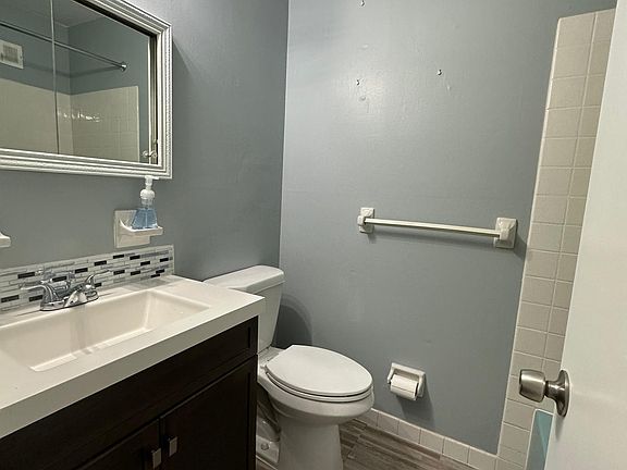 4th image of 11909 Alberta Dr