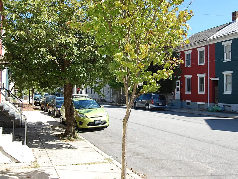153 E Louther St — Photo 2
