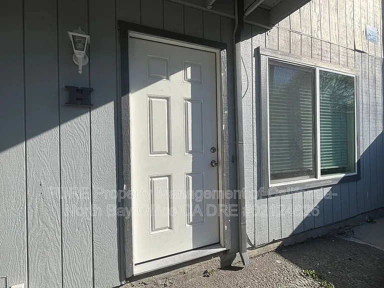 2555H W Steele Ln — Photo 3