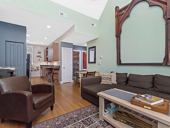 5th image of 1430 W Lunt Ave APT 3E