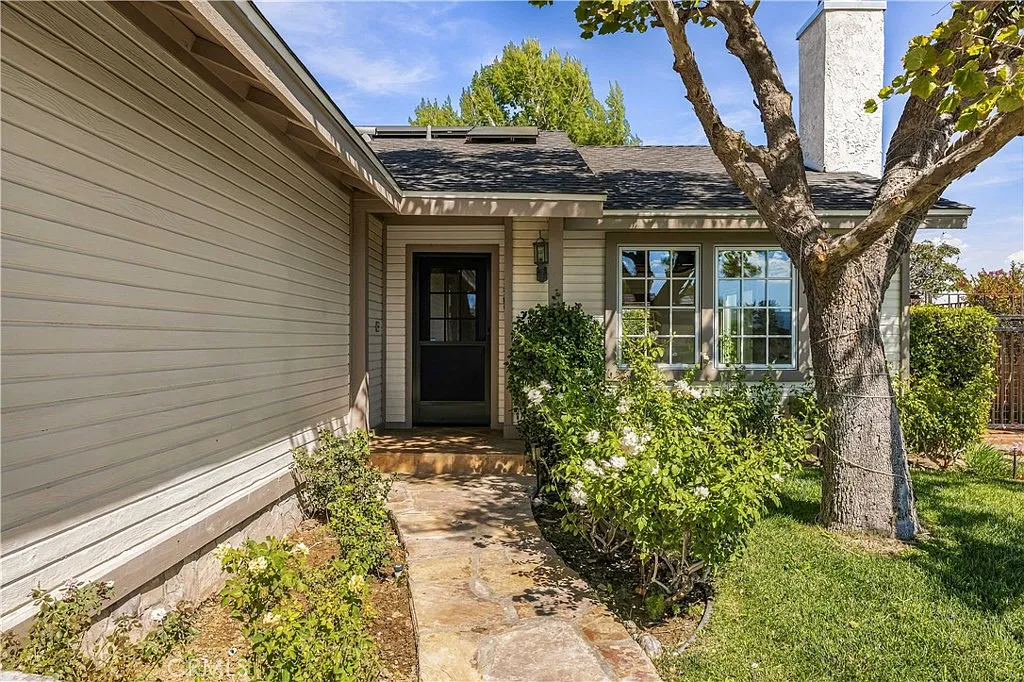 3 bed, 1256 sqft, $3,650 — Photo 4
