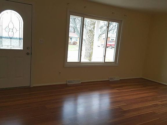 3rd image of 204 Center Park Dr