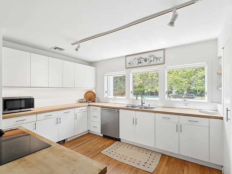 78 Bridge Ln — Photo 8